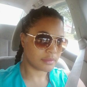 Meet your Posher, Angie